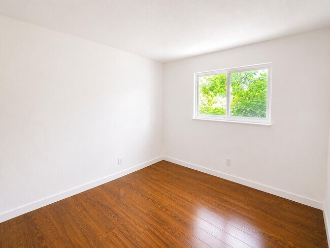 Building Photo - 5728-5728 Blueberry Ct