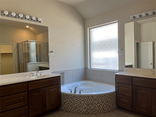 Building Photo - 2644 Hilltop Divide Ln