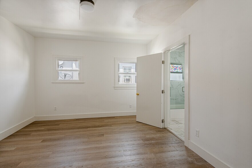 Building Photo - 1038 N Crescent Heights Blvd