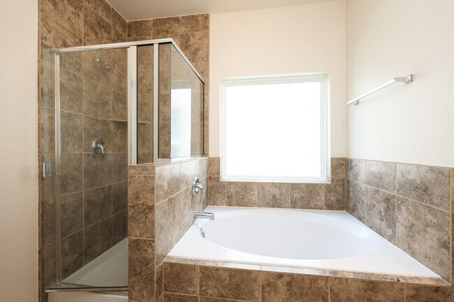 Building Photo - 4155 Falvel Cove Dr