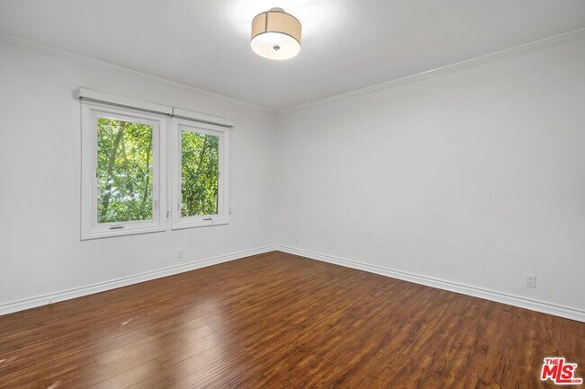 Building Photo - 6113 Cashio St