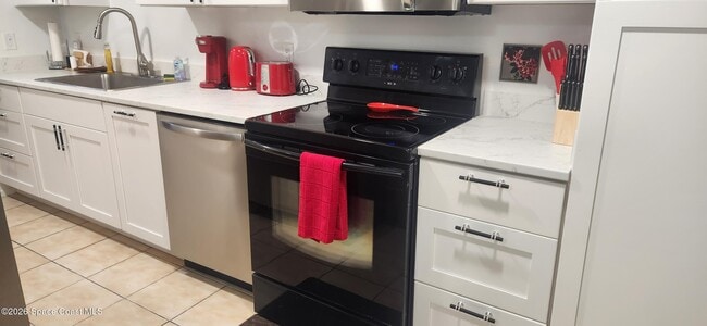 Building Photo - 520 Palm Springs Blvd