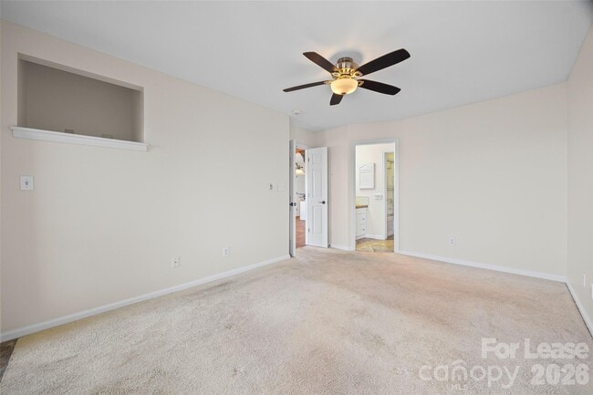 Building Photo - 372 Northwest Dr