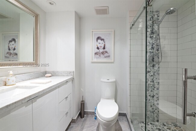 Building Photo - 20185 E Country Club Dr