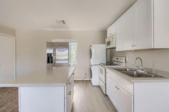 Building Photo - 5323 E Taylor St