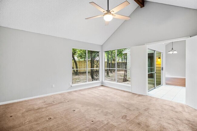 Building Photo - 22 S Rain Forest Ct