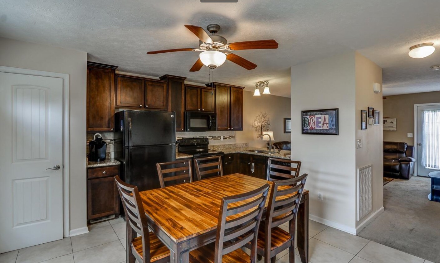 Building Photo - 27 Gloucester Dr