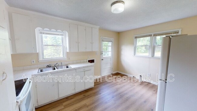 Building Photo - 1427 Grant Cir
