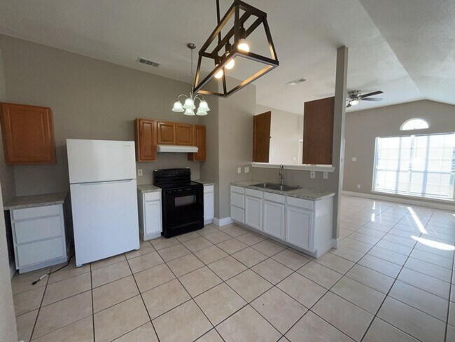 Building Photo - 709 Lisa Ln