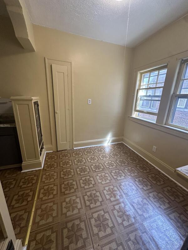 Building Photo - 1442 W 101st St