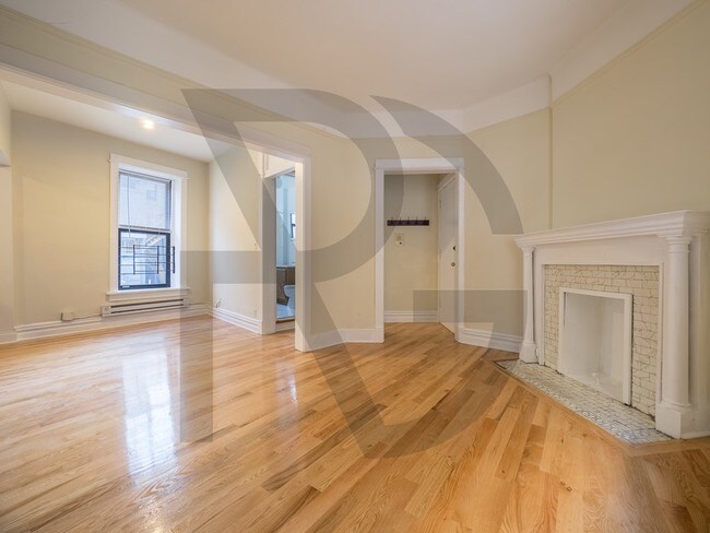 Primary Photo - 434 W Belden Ave