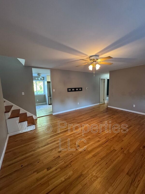 Building Photo - 72 Hathorn Blvd