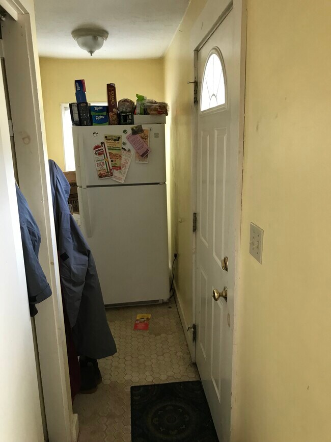 Building Photo - 387 Cambridge St