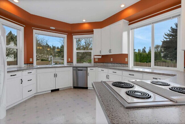 Building Photo - Extravagant Custom Home in Olympia