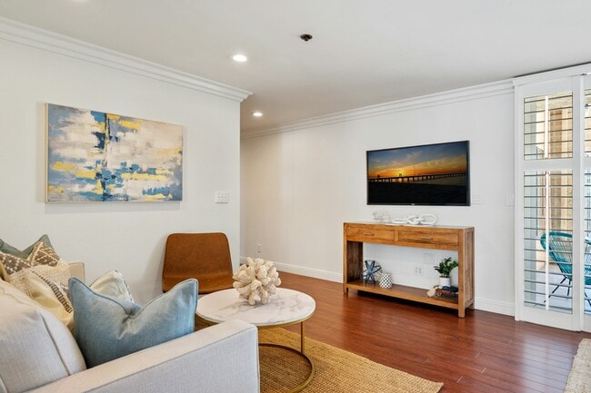 Building Photo - 555 Esplanade