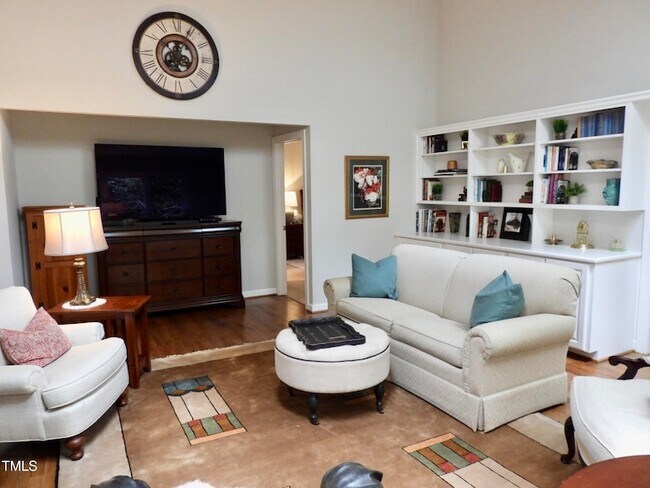 Building Photo - 531 Weathersfield