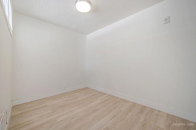 Building Photo - 70 Terra Vista Ave