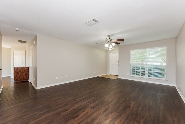 Building Photo - 1217 Maplewood Dr