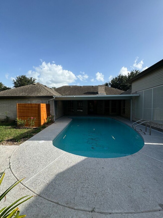 Building Photo - 1703 Terrace Dr