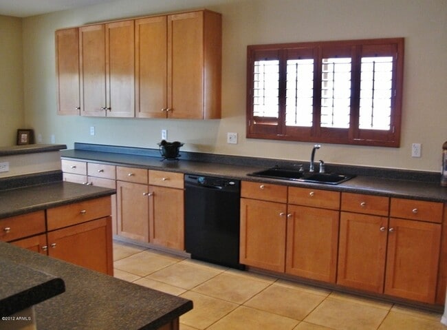 Building Photo - COMING SOON!! LOVELY 5-BEDROOM, 3-BATH GILBERT HOME