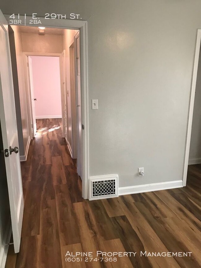 Building Photo - 3 Bed/2 Bath Home Near McKennan Park!