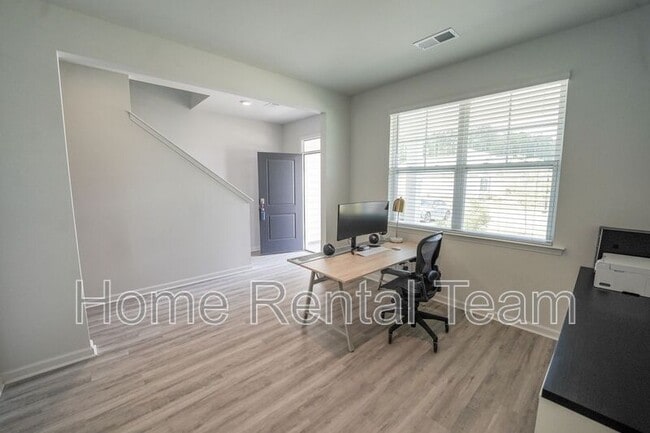 Building Photo - 156 Kraft Kove