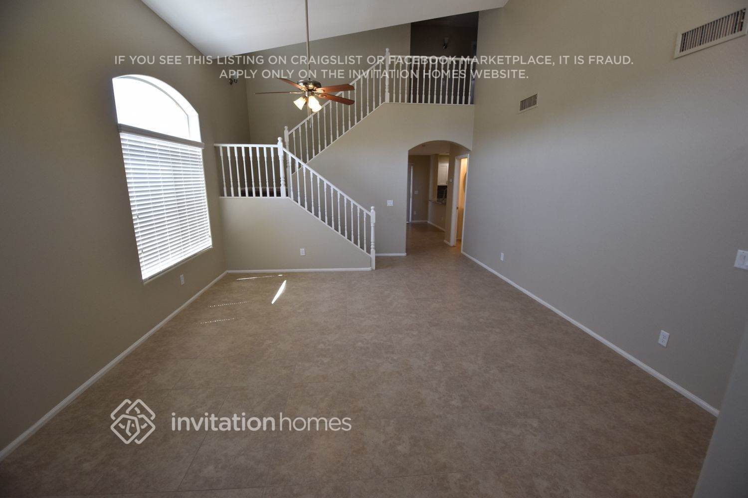 Building Photo - 1618 E Daniella Dr