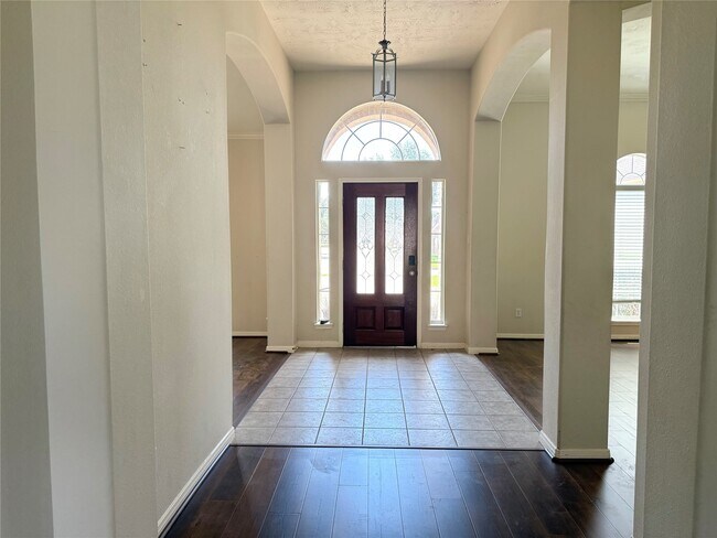Building Photo - 11605 Bay Ledge Dr