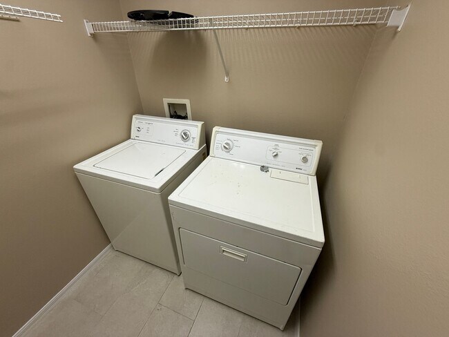 Building Photo - 2735 Cedaridge Cir