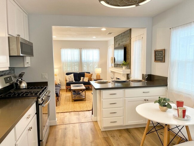 Building Photo - 3945S- The Sunset Lane Cottage | FURNISHED