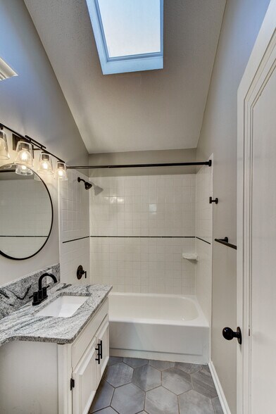 Building Photo - 5210 Rees St