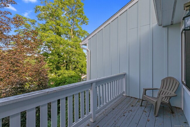 Building Photo - 4 Hills Ln