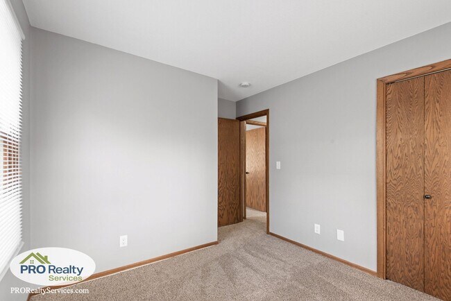 Building Photo - 3 Bedroom House in Oakdale