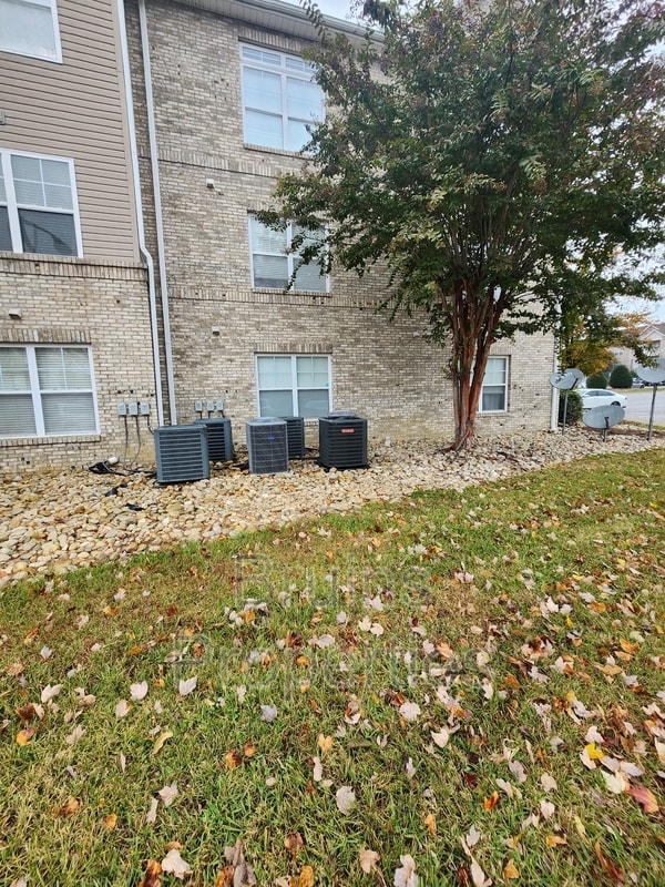 Building Photo - 7104 W Friendly Ave