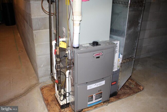 Building Photo - 176 S Patricia Dr