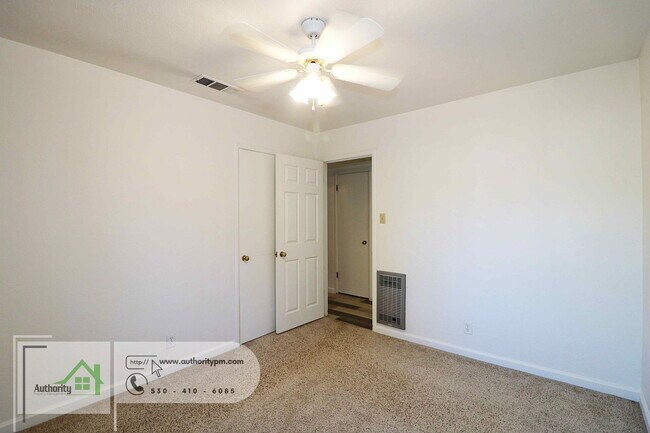 Building Photo - 2202 Canal Dr