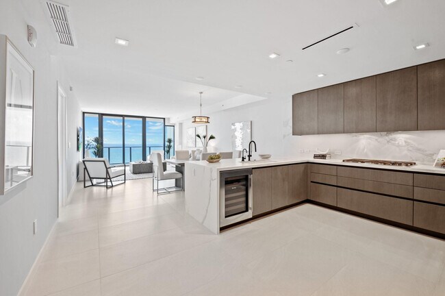 Building Photo - 1116 N Ocean Blvd