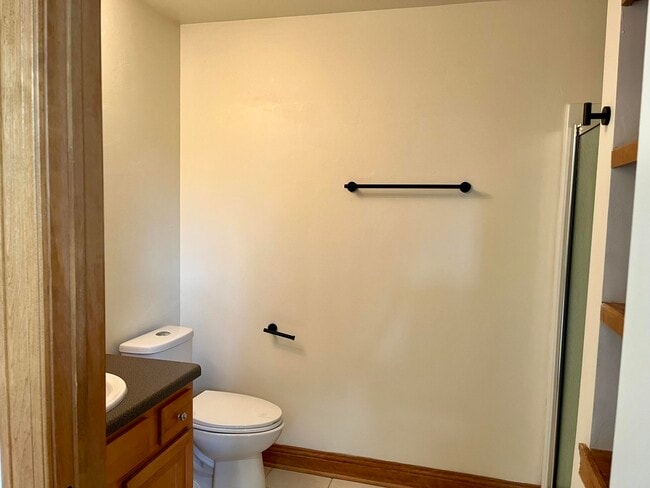 Building Photo - 900 Evergreen Cir