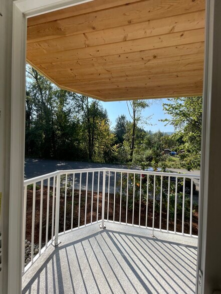 tree sky view - 280 NW Holly St