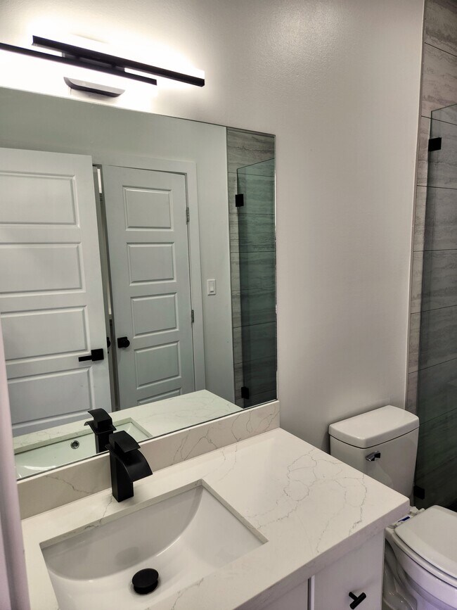 Building Photo - 702 W Seminole Ave