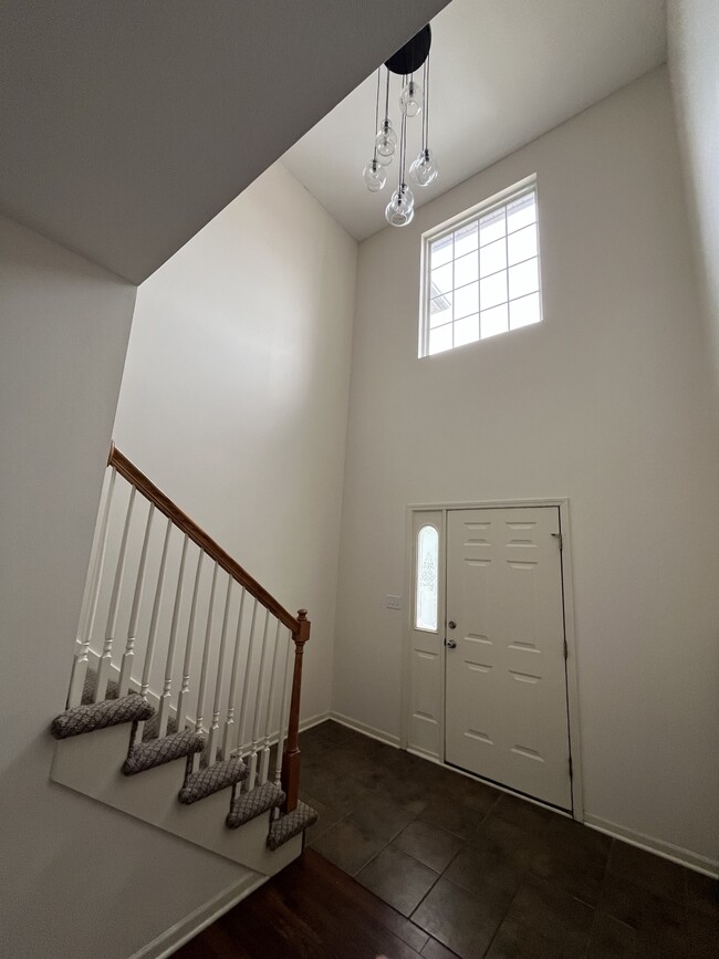 Building Photo - 1204 Dustins Way