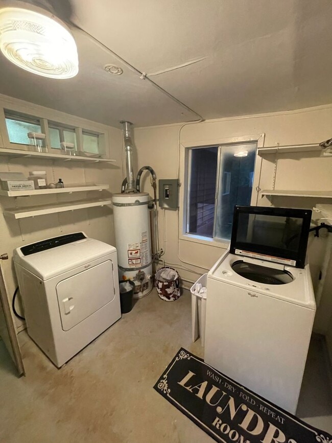 Building Photo - Magalia Home for rent, 1 car garage, 2 bed...