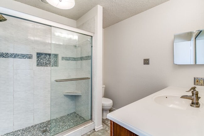 Building Photo - 3 Bedroom Duplex in Coppell – Private Back...