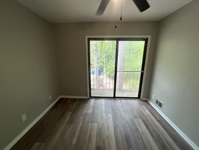 Building Photo - 240 Jamil Rd