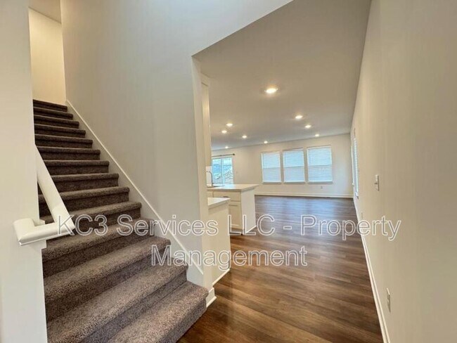 Building Photo - 3722 SW Knoxville Ct