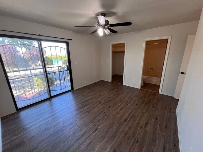 Building Photo - Charming 2-bedroom, 1.5-bathroom