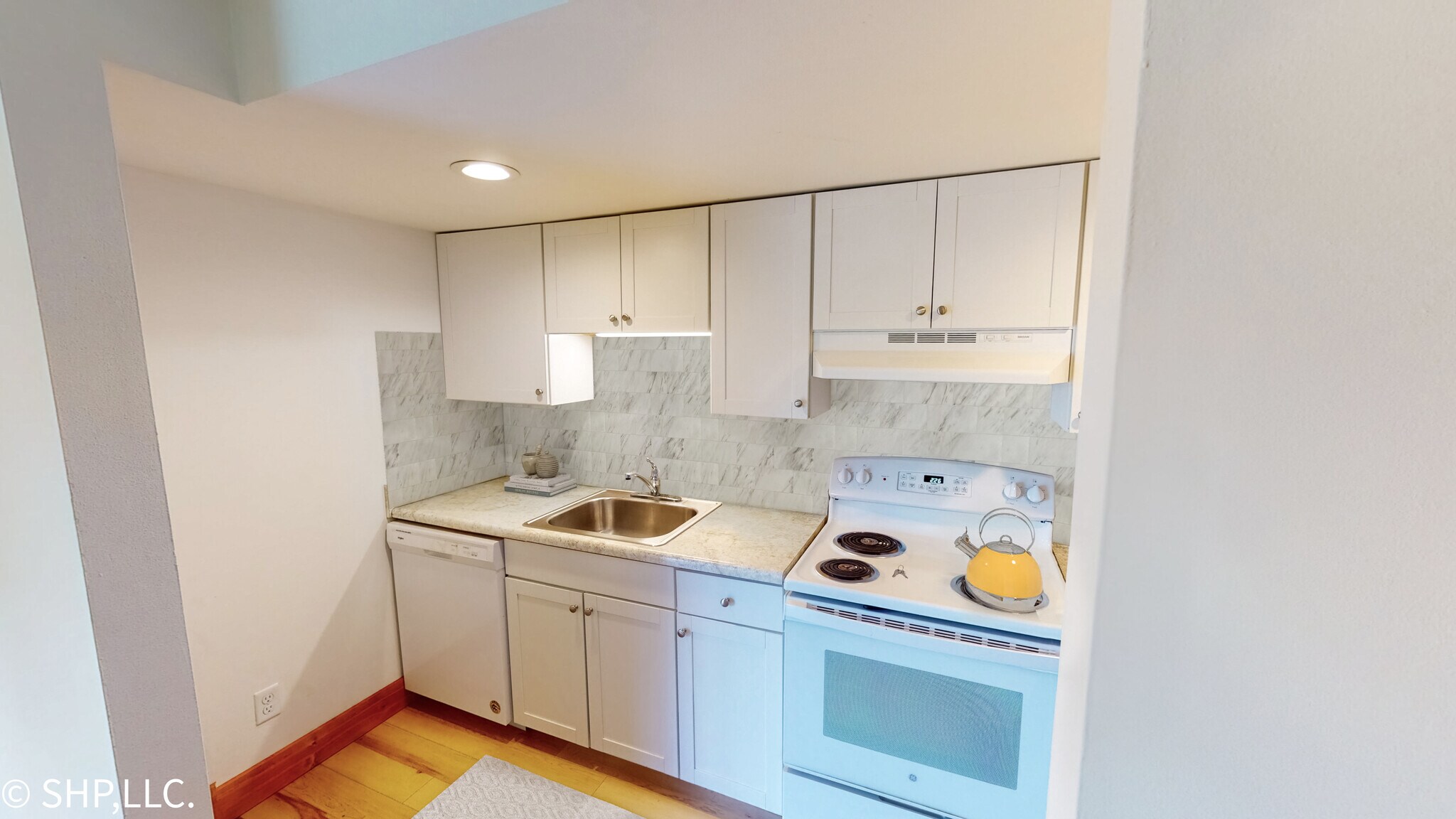 Building Photo - 115 W Lawrence Ave