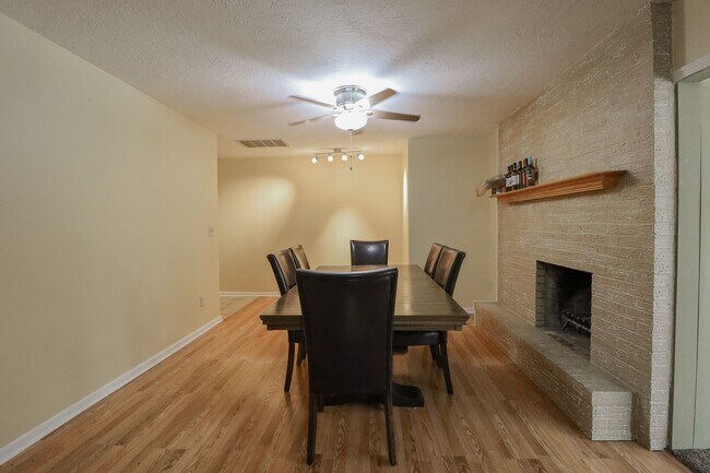 Building Photo - 2 Bed | 3 Bath with In-Ground Pool in Cent...