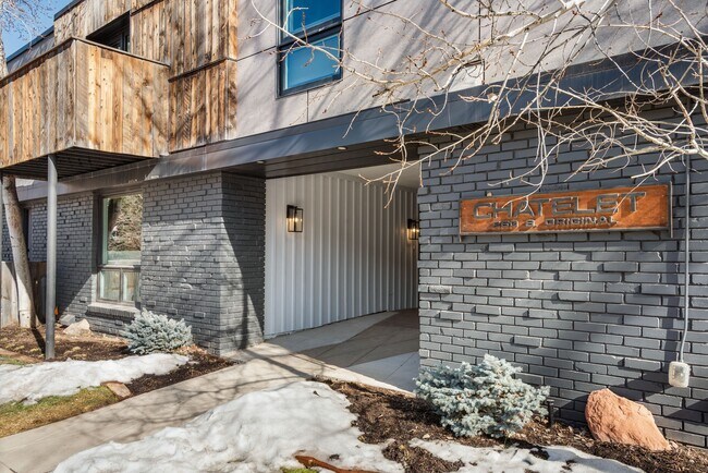 Building Photo - 250 S Original St