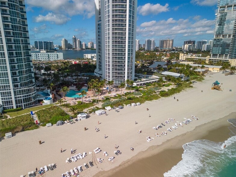 Building Photo - 18201 Collins Ave